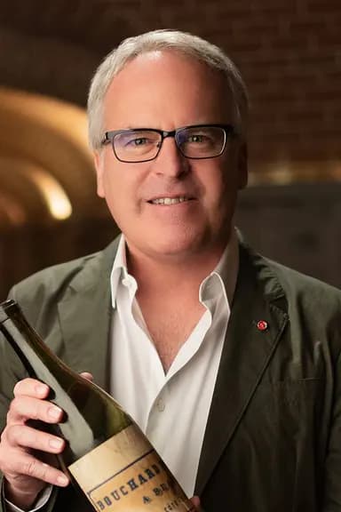 Chef teaching cooking techniques – seafood